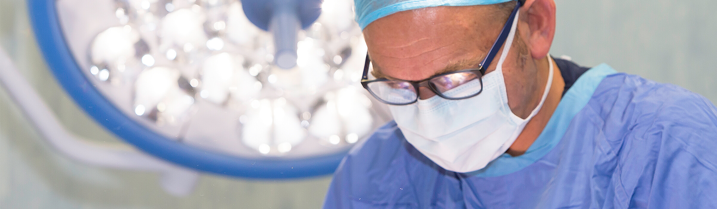 Dr Adriaan Smit working in theatre